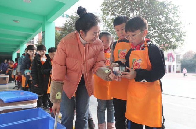 ����ͷ�����Ψһ�г�&rdquo;&mdash;���Ϻ̶���ʳƷ�������Ͷ����Ӫ��