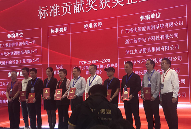 定义行业标准 龙八头号玩家唯一斩获金奖 定义行业标准 龙八头号玩家唯一斩获金奖